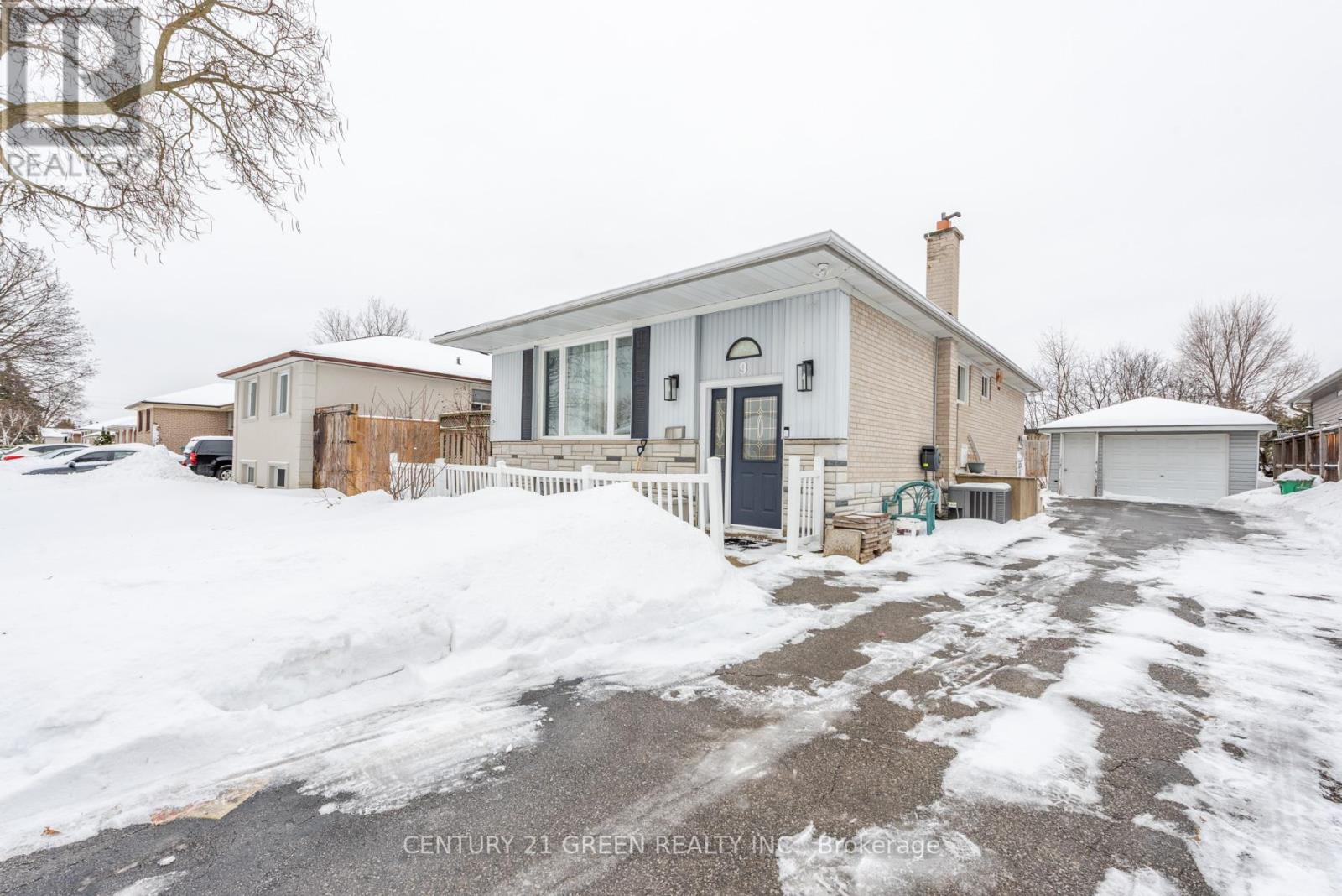 9 Ridgetop Avenue, Brampton, Ontario  L6X 1Z6 - Photo 2 - W12792782