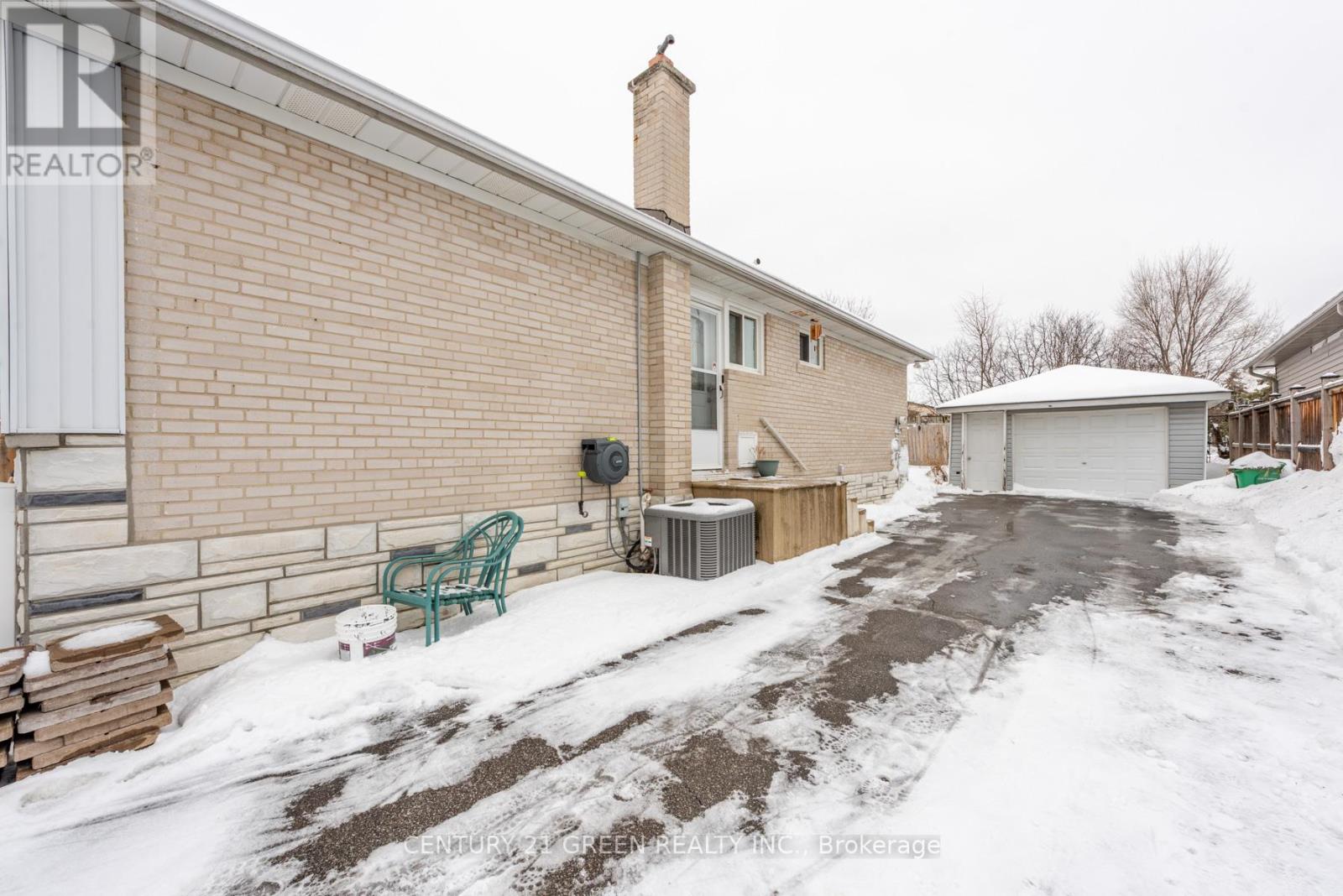 9 Ridgetop Avenue, Brampton, Ontario  L6X 1Z6 - Photo 5 - W12792782