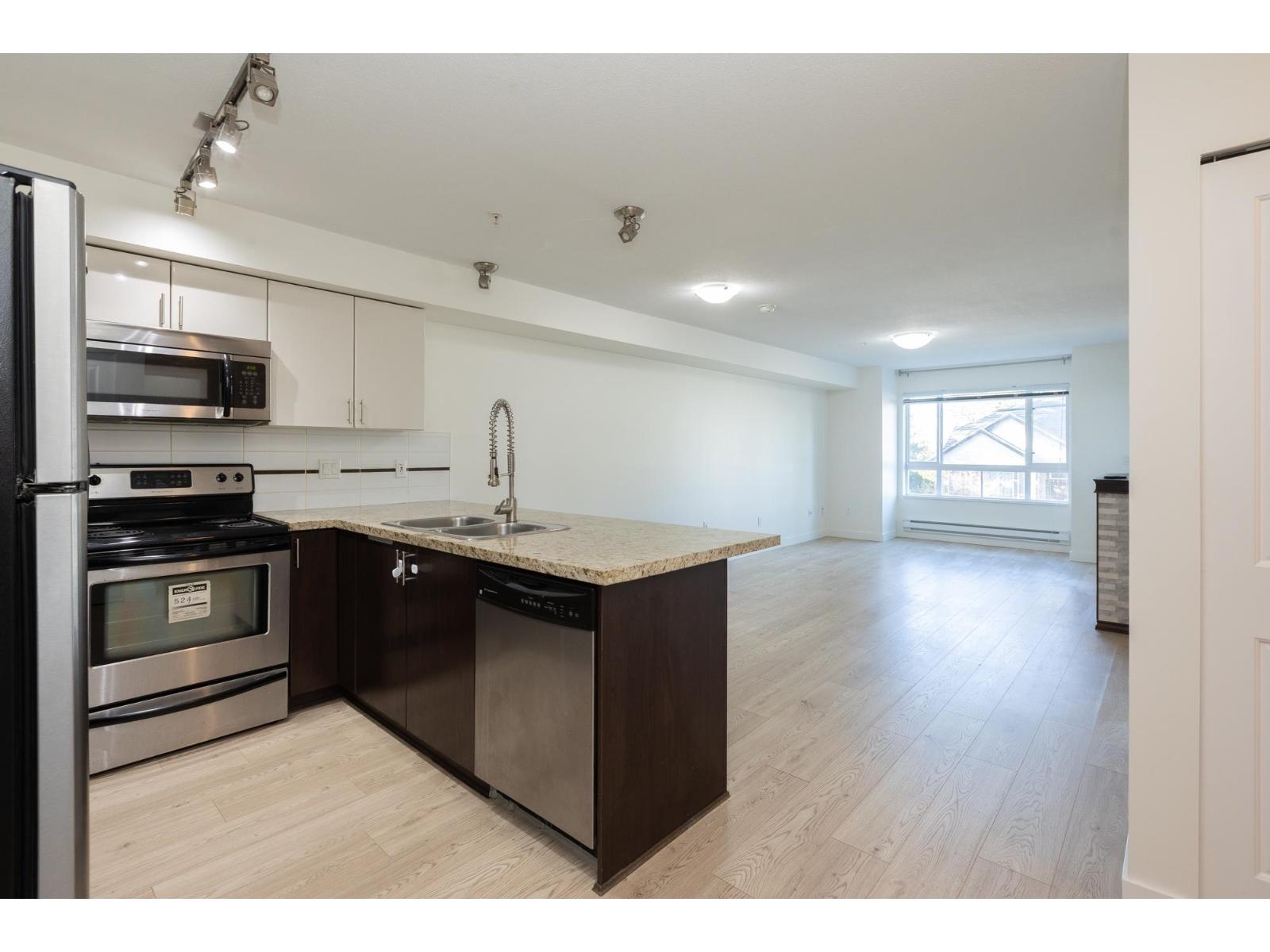 202 14960 102a Avenue, Surrey, British Columbia  V3R 6A3 - Photo 8 - R3091533