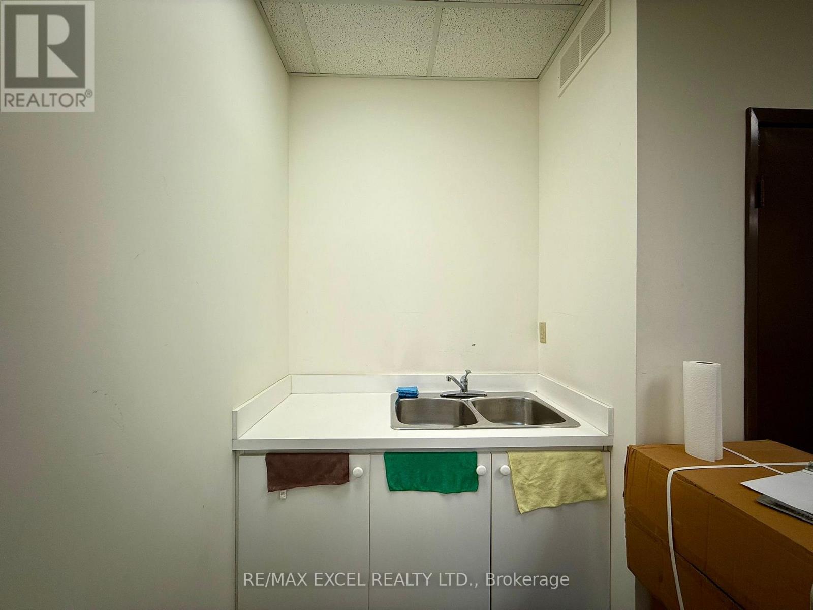 8 - 151 Esna Park Drive, Markham, Ontario  L3R 3B1 - Photo 11 - N12807704