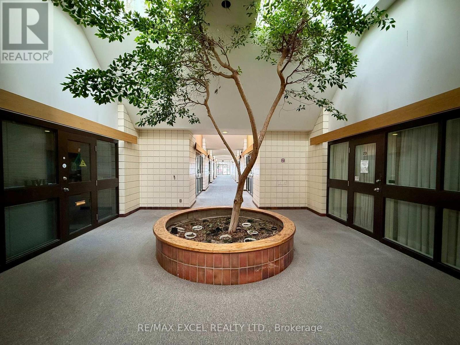 8 - 151 Esna Park Drive, Markham, Ontario  L3R 3B1 - Photo 5 - N12807704