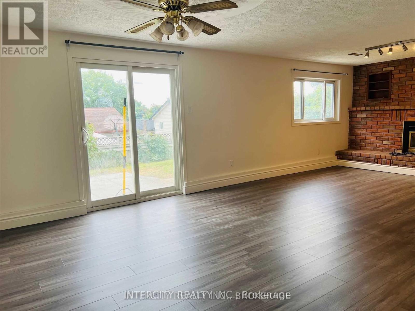 Walkout Basment - 5 Browning Trail N, Barrie (Letitia Heights), Ontario  L4N 5A5 - Photo 2 - S12807724