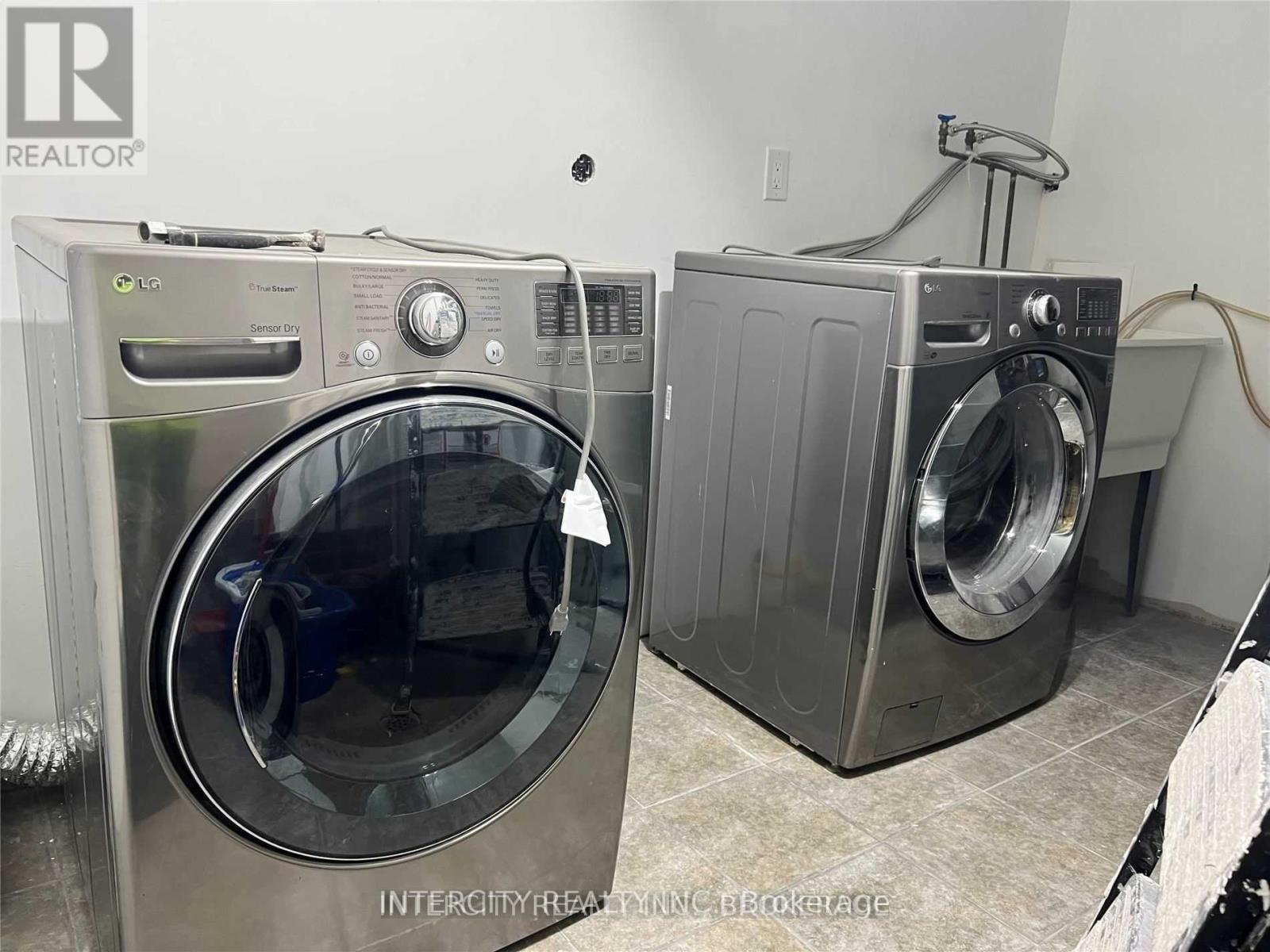 Walkout Basment - 5 Browning Trail N, Barrie (Letitia Heights), Ontario  L4N 5A5 - Photo 4 - S12807724