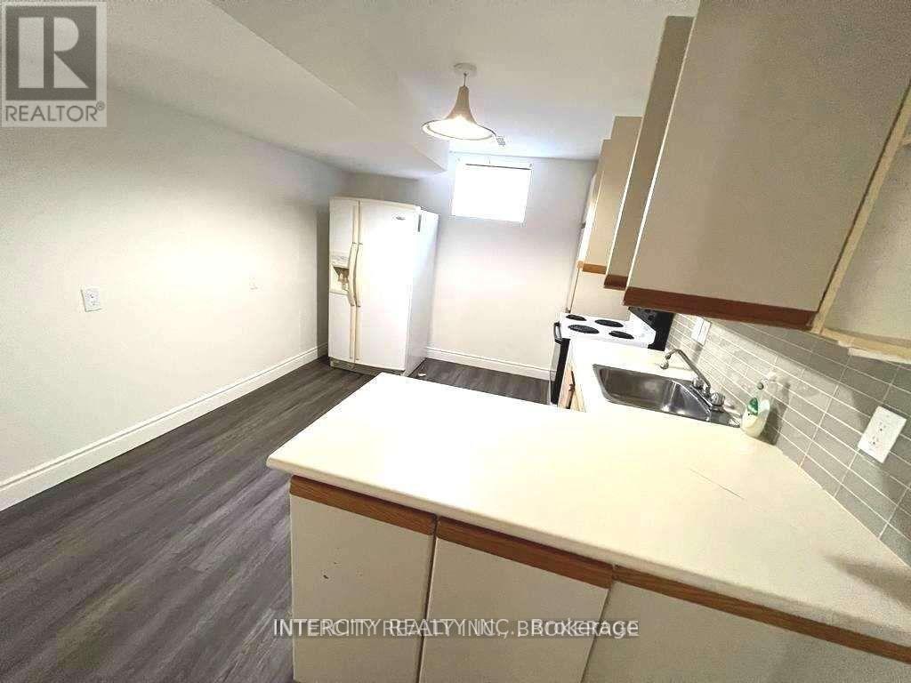 Walkout Basment - 5 Browning Trail N, Barrie (Letitia Heights), Ontario  L4N 5A5 - Photo 9 - S12807724