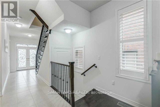 52 Franktown Drive, Brampton, Ontario  L6P 3N2 - Photo 3 - W12807674