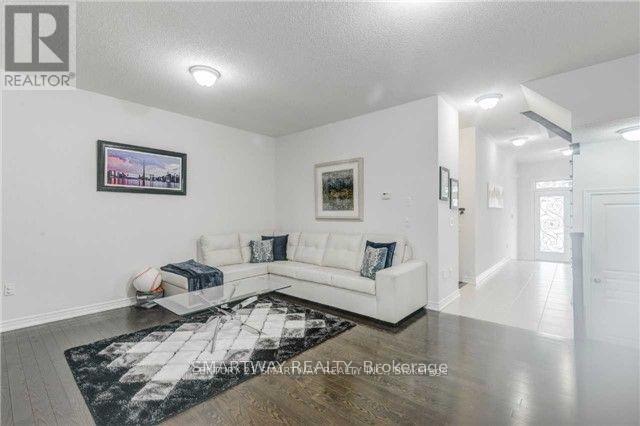 52 Franktown Drive, Brampton, Ontario  L6P 3N2 - Photo 4 - W12807674