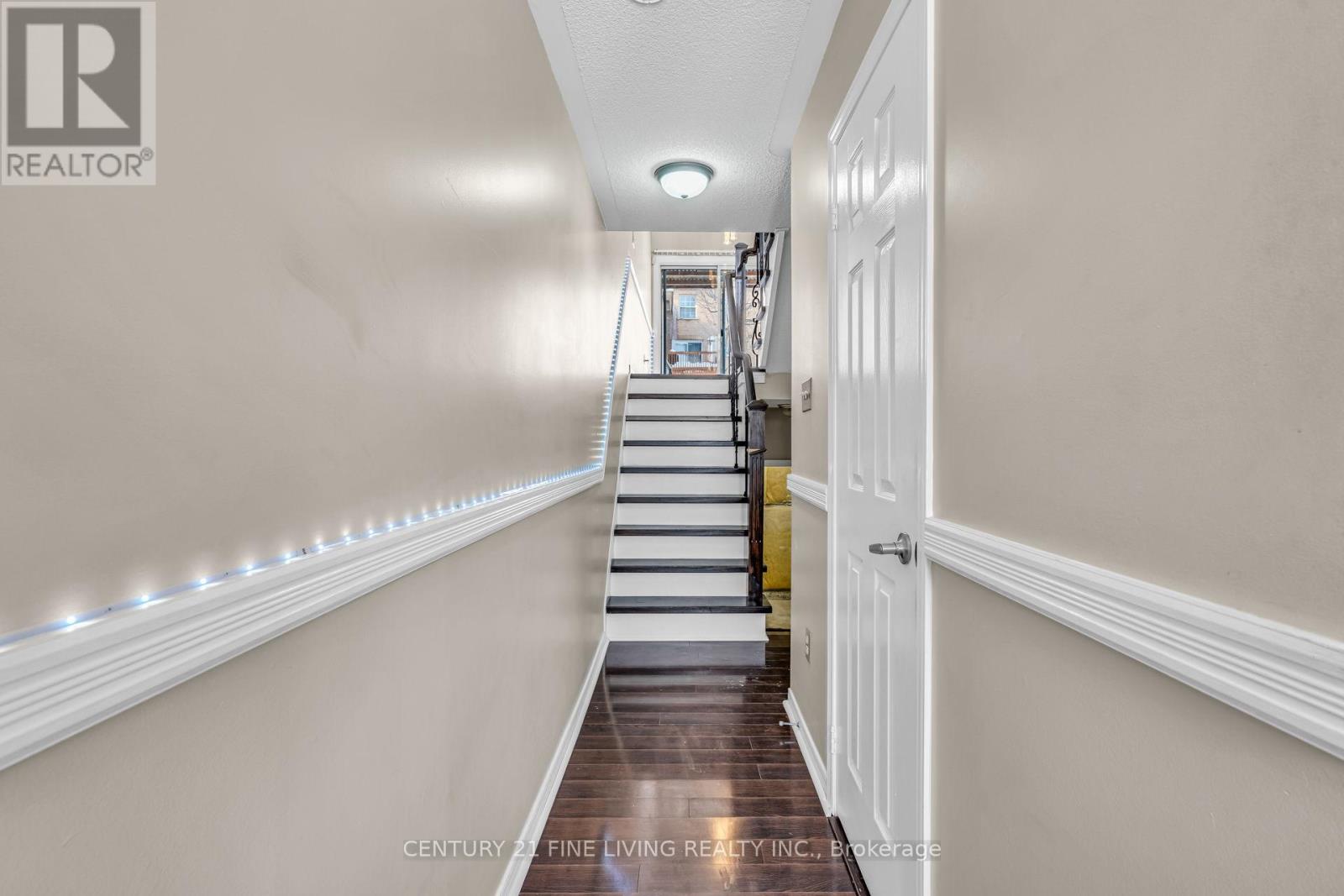 209 Provincial Place, Brampton, Ontario  L6S 6C1 - Photo 4 - W12807736