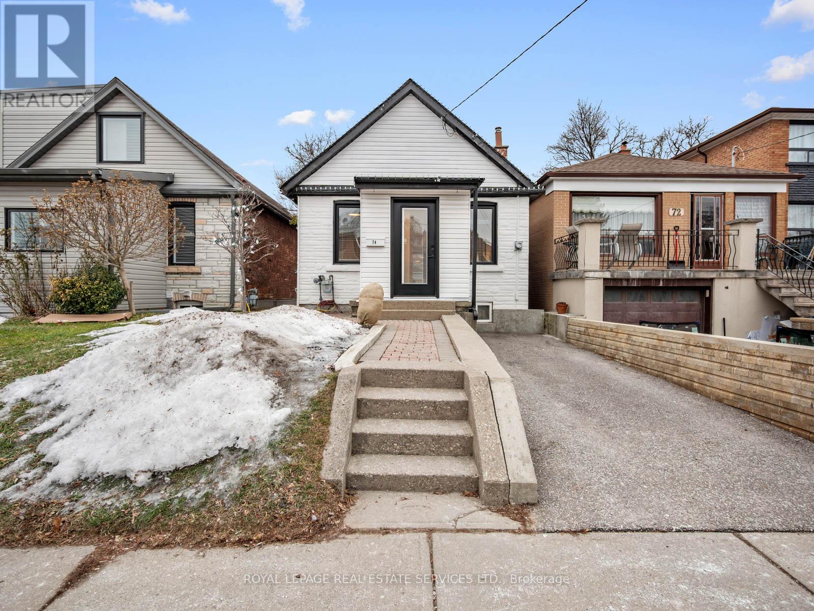 74 Chryessa Avenue, Toronto, Ontario  M6N 4T7 - Photo 3 - W12807766