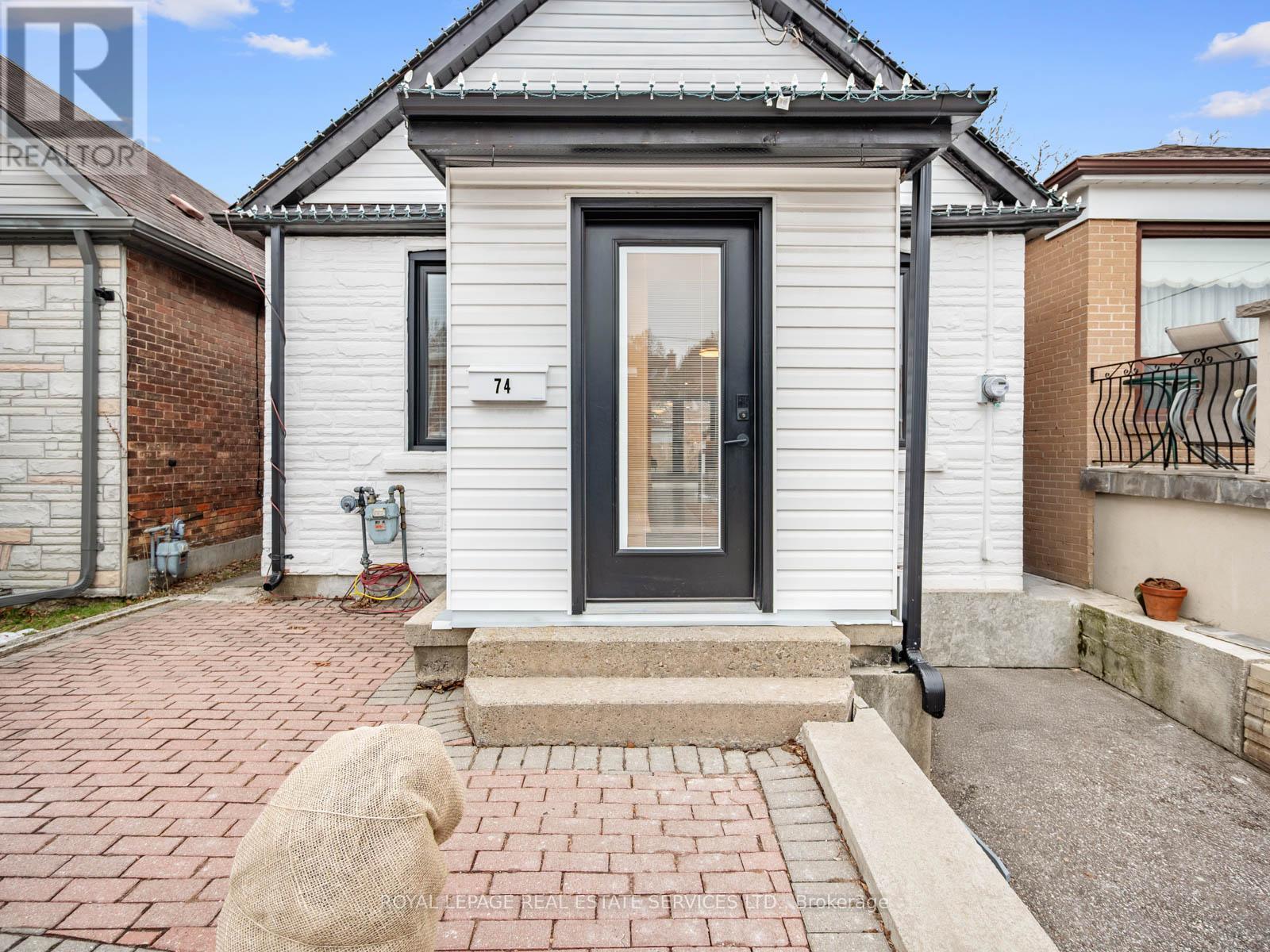 74 Chryessa Avenue, Toronto, Ontario  M6N 4T7 - Photo 4 - W12807766