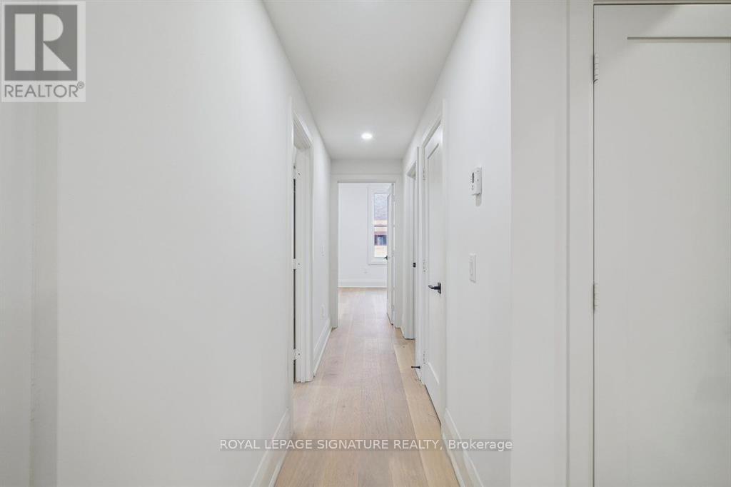 Upper - 202 Perth Avenue, Toronto, Ontario  M6P 3K8 - Photo 5 - W12807776