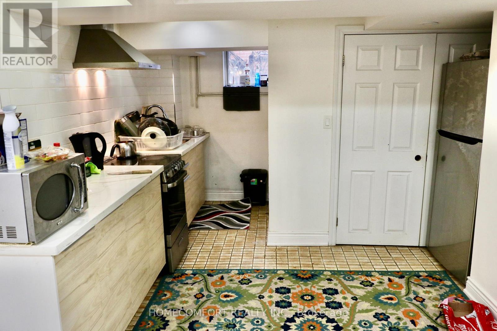 Lower - 72 Langholm Drive, Toronto, Ontario  M3M 2R8 - Photo 9 - W12807790