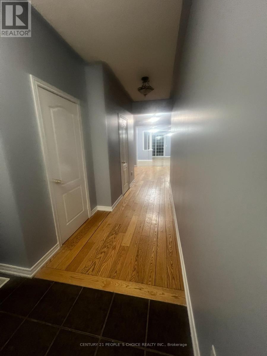 85 Aspermont Crescent, Brampton, Ontario  L6P 0W4 - Photo 7 - W12807792