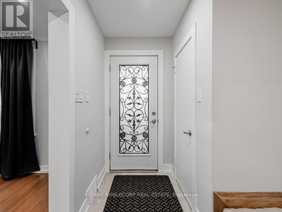 79 Brookhaven Drive, Toronto, Ontario  M6M 4N9 - Photo 17 - W12807794