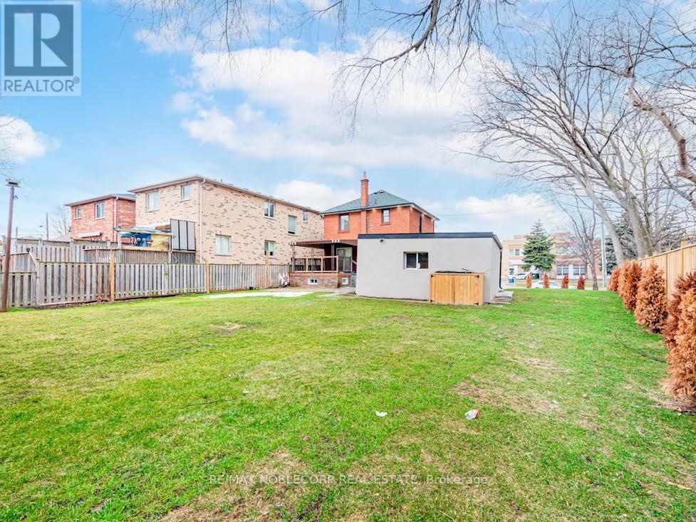 79 Brookhaven Drive, Toronto, Ontario  M6M 4N9 - Photo 32 - W12807794