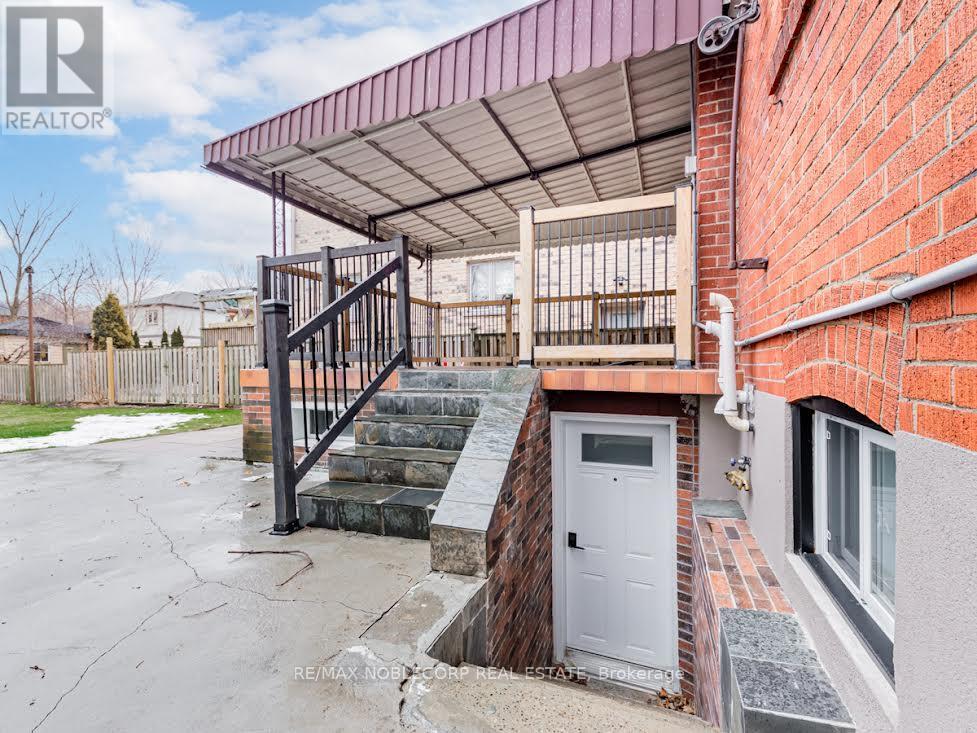 79 Brookhaven Drive, Toronto, Ontario  M6M 4N9 - Photo 37 - W12807794