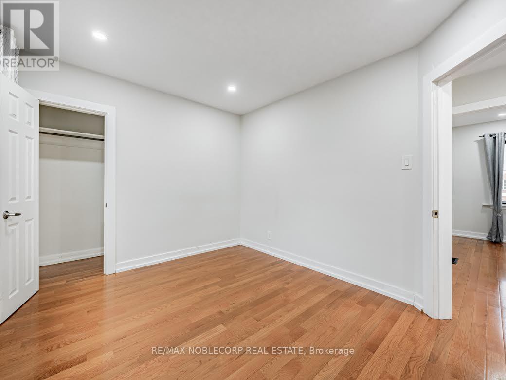 79 Brookhaven Drive, Toronto, Ontario  M6M 4N9 - Photo 6 - W12807794