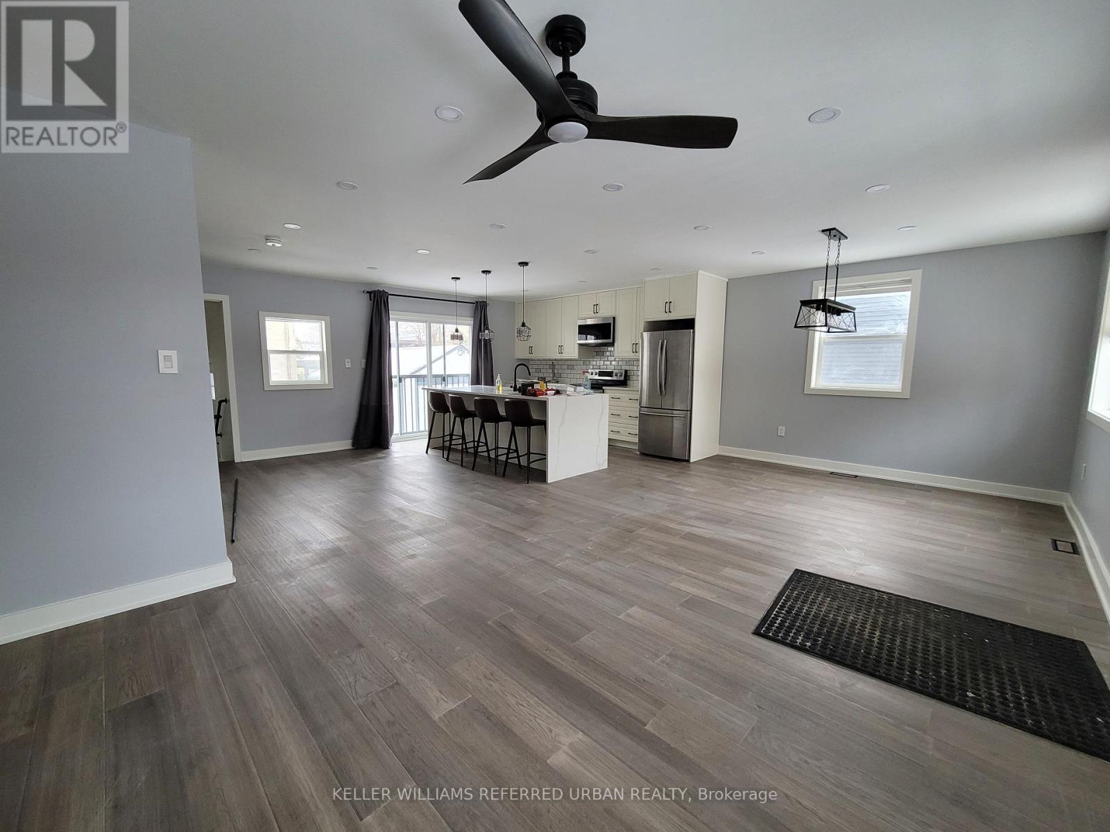 1 - 84 Foch Avenue, Toronto, Ontario  M8W 3X6 - Photo 2 - W12807796