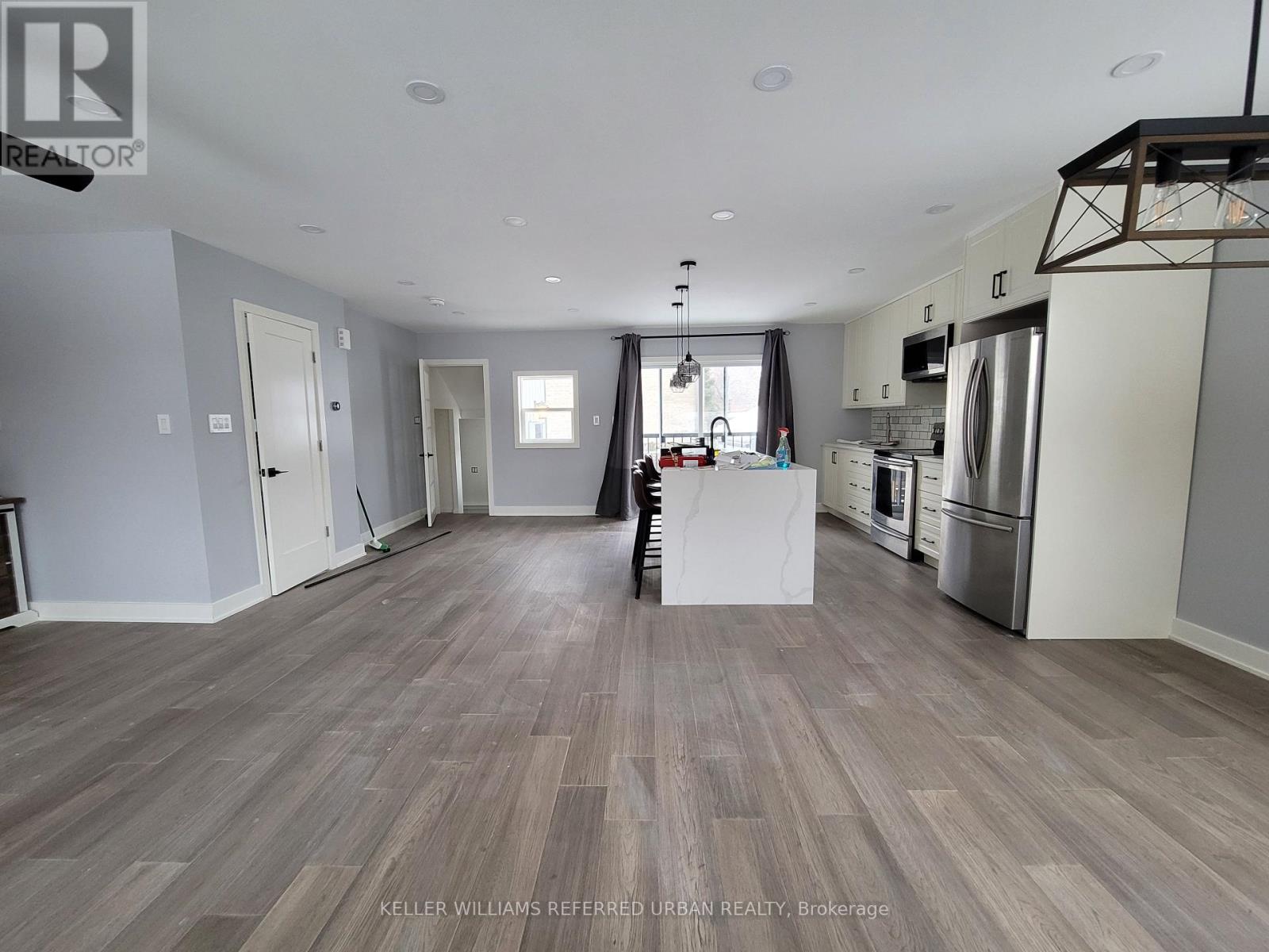 1 - 84 Foch Avenue, Toronto, Ontario  M8W 3X6 - Photo 4 - W12807796