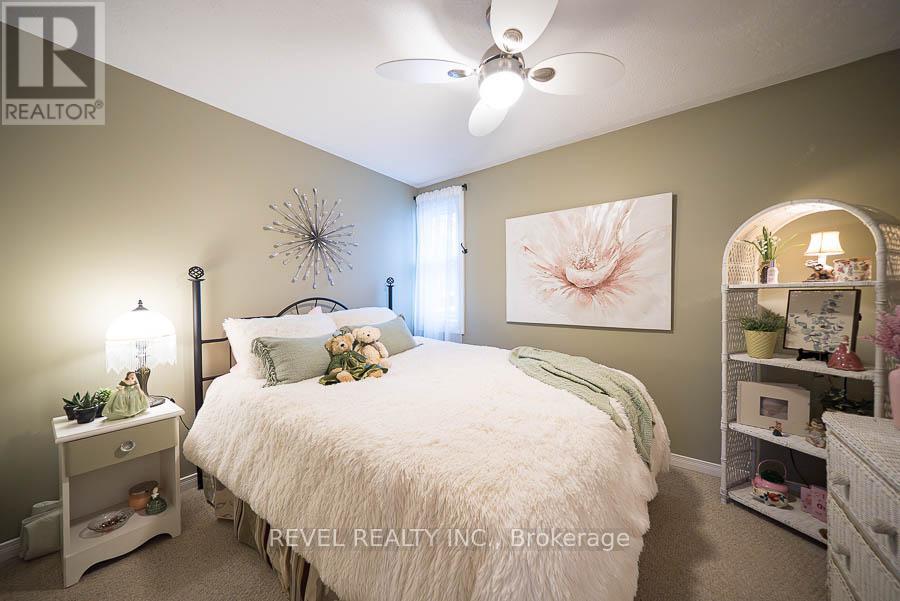 17 Crabapple Court, Brantford, Ontario  N3R 5X8 - Photo 10 - X12807640