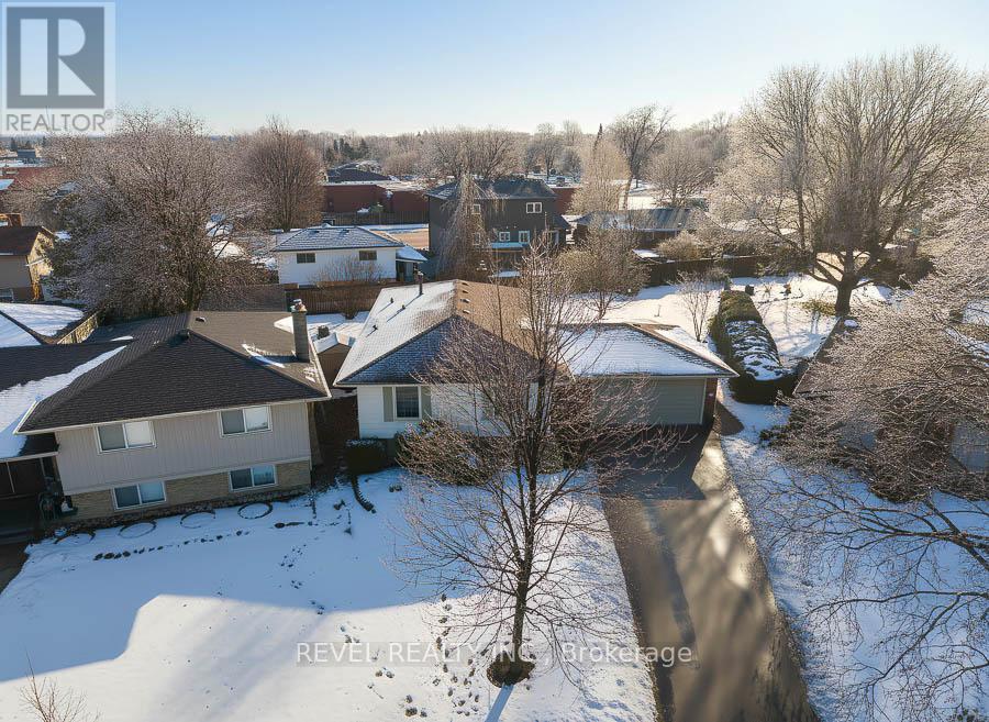 17 Crabapple Court, Brantford, Ontario  N3R 5X8 - Photo 2 - X12807640