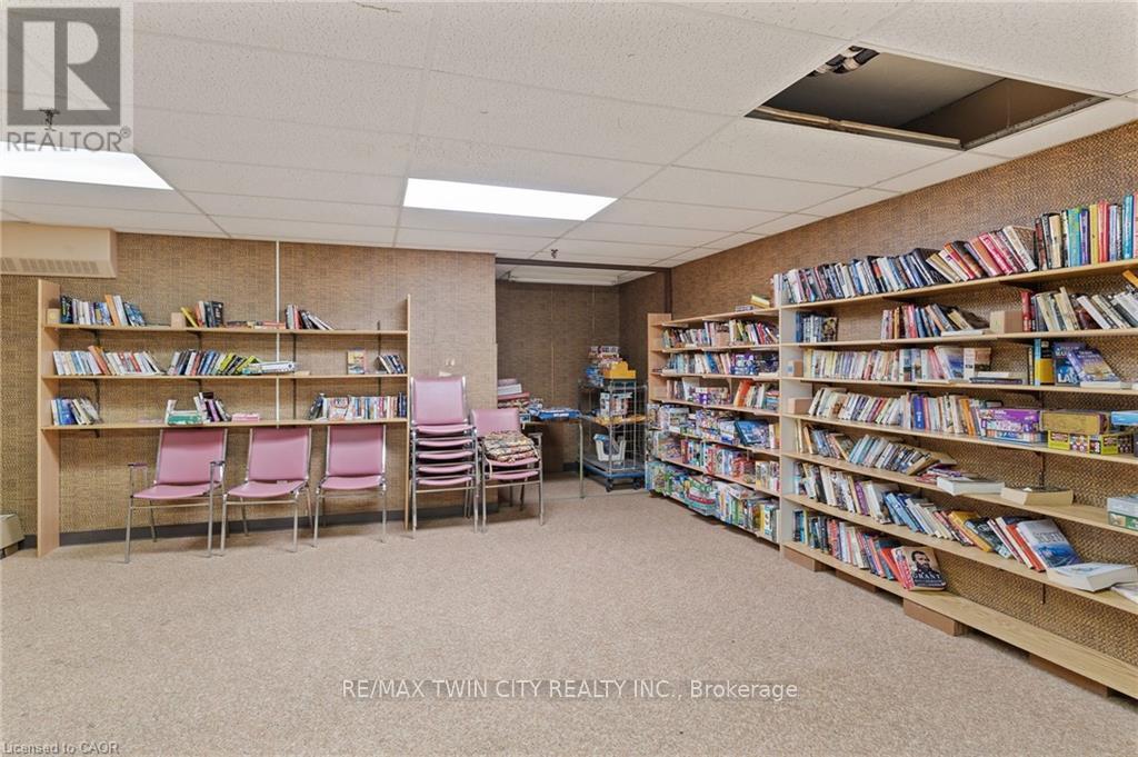 225 Harvard Place E, Waterloo, Ontario  N2J 4H4 - Photo 46 - X12807668