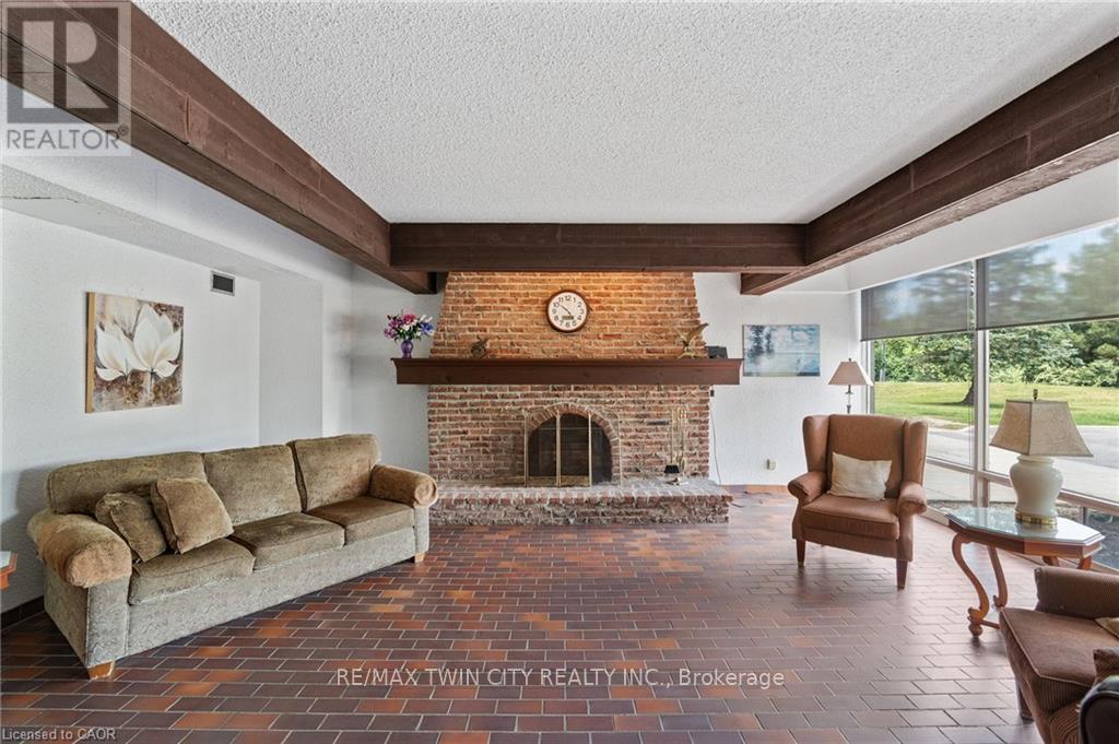 225 Harvard Place E, Waterloo, Ontario  N2J 4H4 - Photo 6 - X12807668