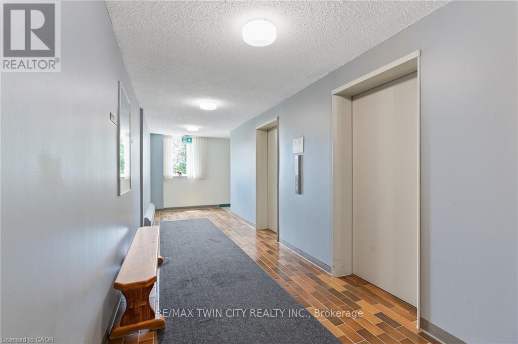 225 Harvard Place E, Waterloo, Ontario  N2J 4H4 - Photo 7 - X12807668