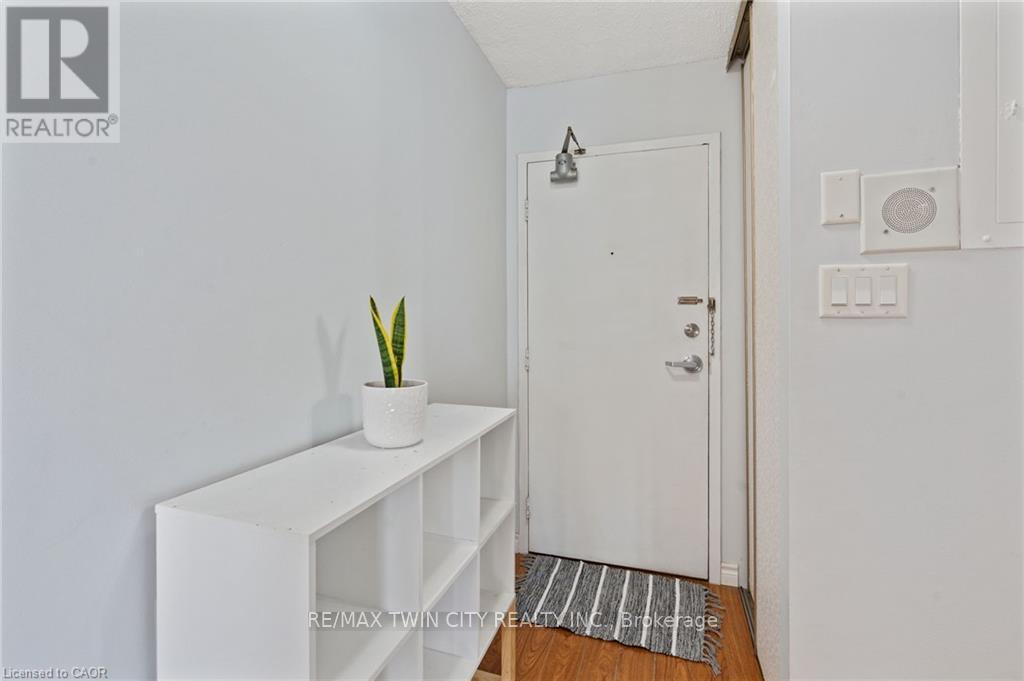 225 Harvard Place E, Waterloo, Ontario  N2J 4H4 - Photo 8 - X12807668