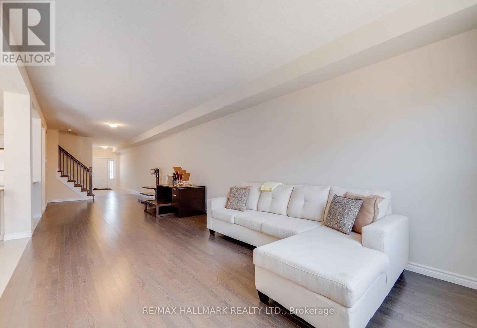 Upper Bdrm - 11 Burcombe Cross, Guelph, Ontario  N1L 0N4 - Photo 10 - X12807742