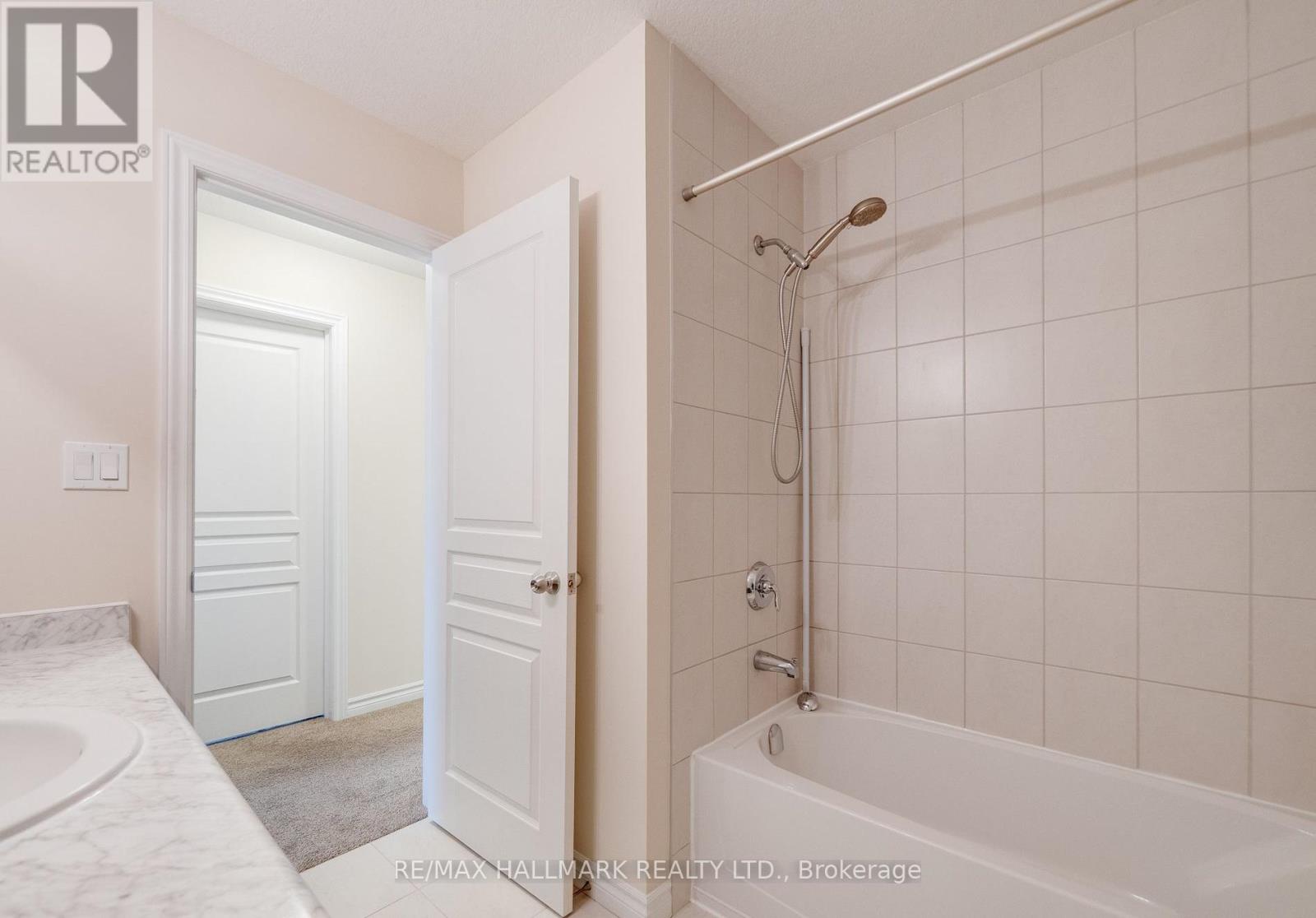 Upper Bdrm - 11 Burcombe Cross, Guelph, Ontario  N1L 0N4 - Photo 18 - X12807742