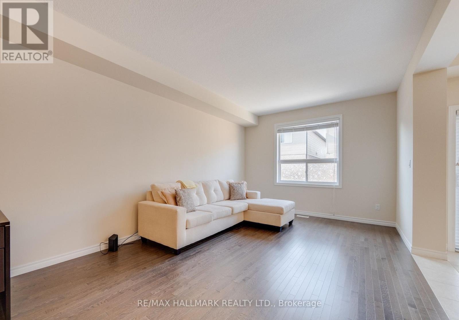 Upper Bdrm - 11 Burcombe Cross, Guelph, Ontario  N1L 0N4 - Photo 9 - X12807742