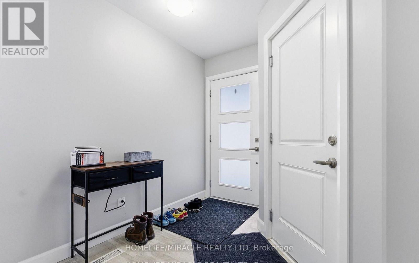 38 Dewal Place, Belleville, Ontario  K8P 0H2 - Photo 3 - X12807784