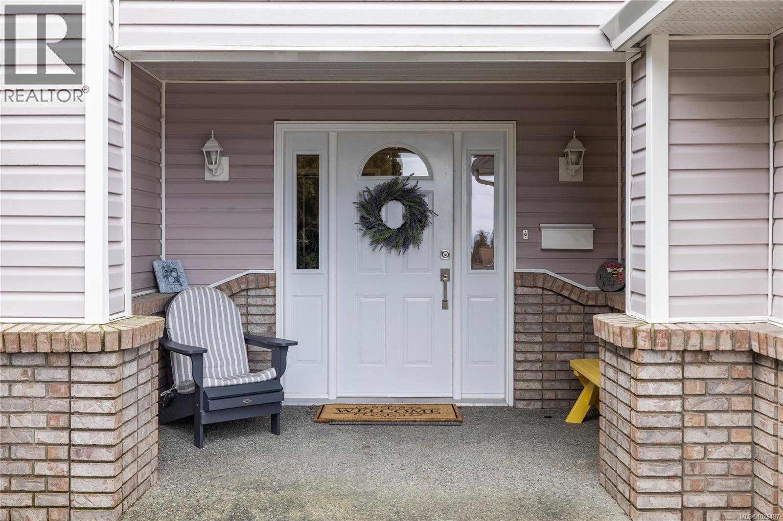 5367 Catalina Dr, Nanaimo, British Columbia V9V 1G8 - Photo 2 - 1026497