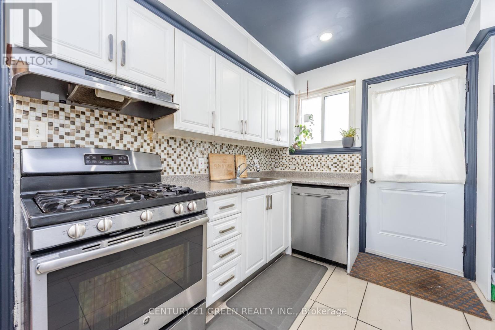 9 Ridgetop Avenue, Brampton, Ontario  L6X 1Z6 - Photo 16 - W12792782