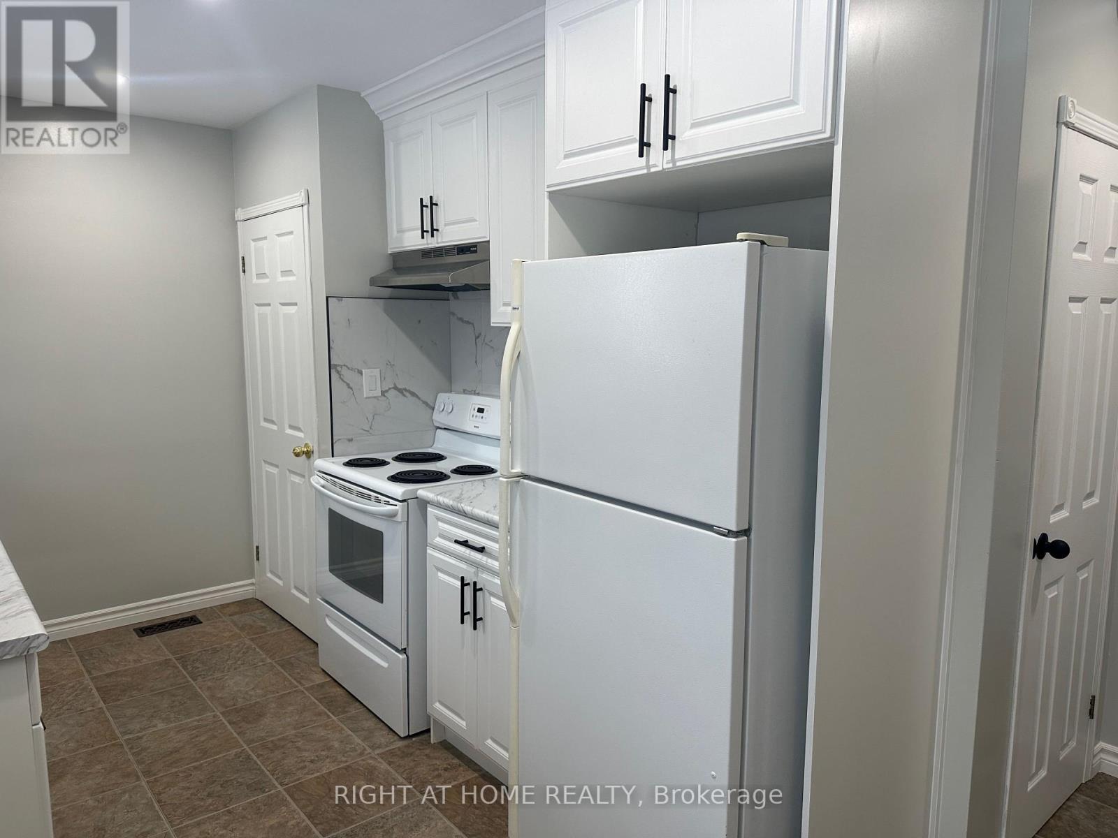 Main Floor - 5 Parkway Crescent, Clarington, Ontario  L1C 1B8 - Photo 11 - E12807830