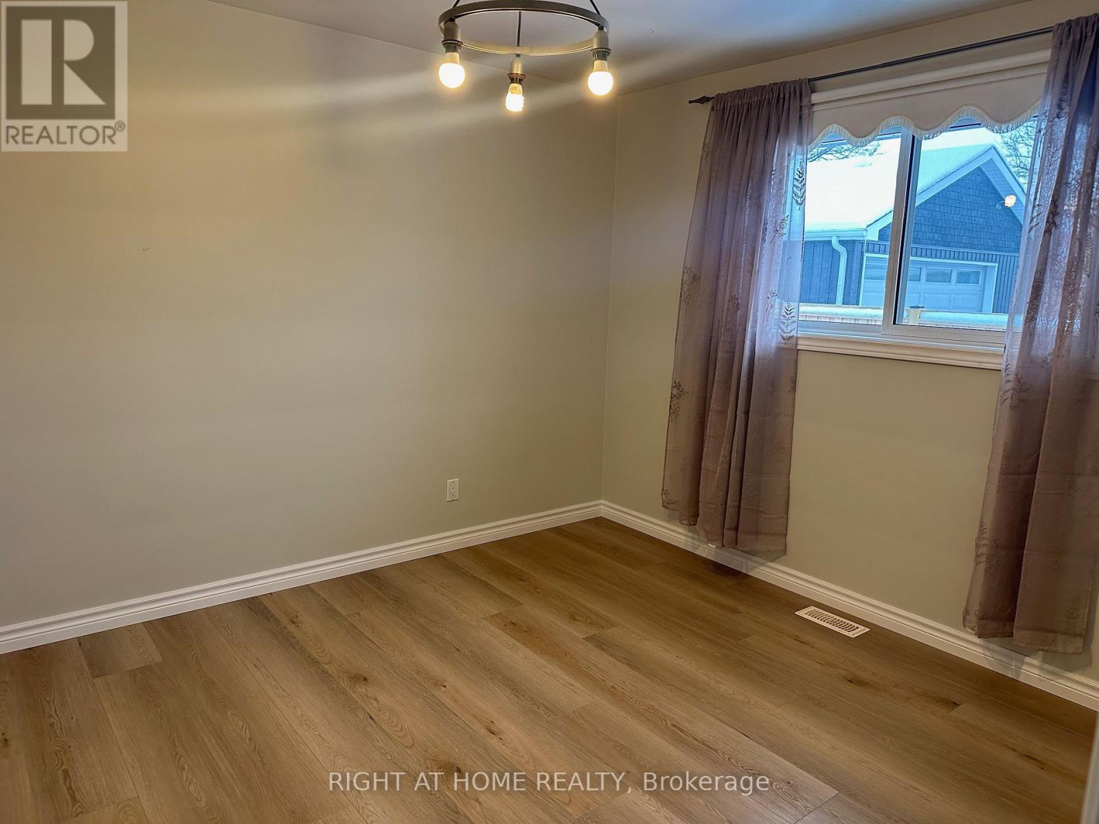 Main Floor - 5 Parkway Crescent, Clarington, Ontario  L1C 1B8 - Photo 12 - E12807830