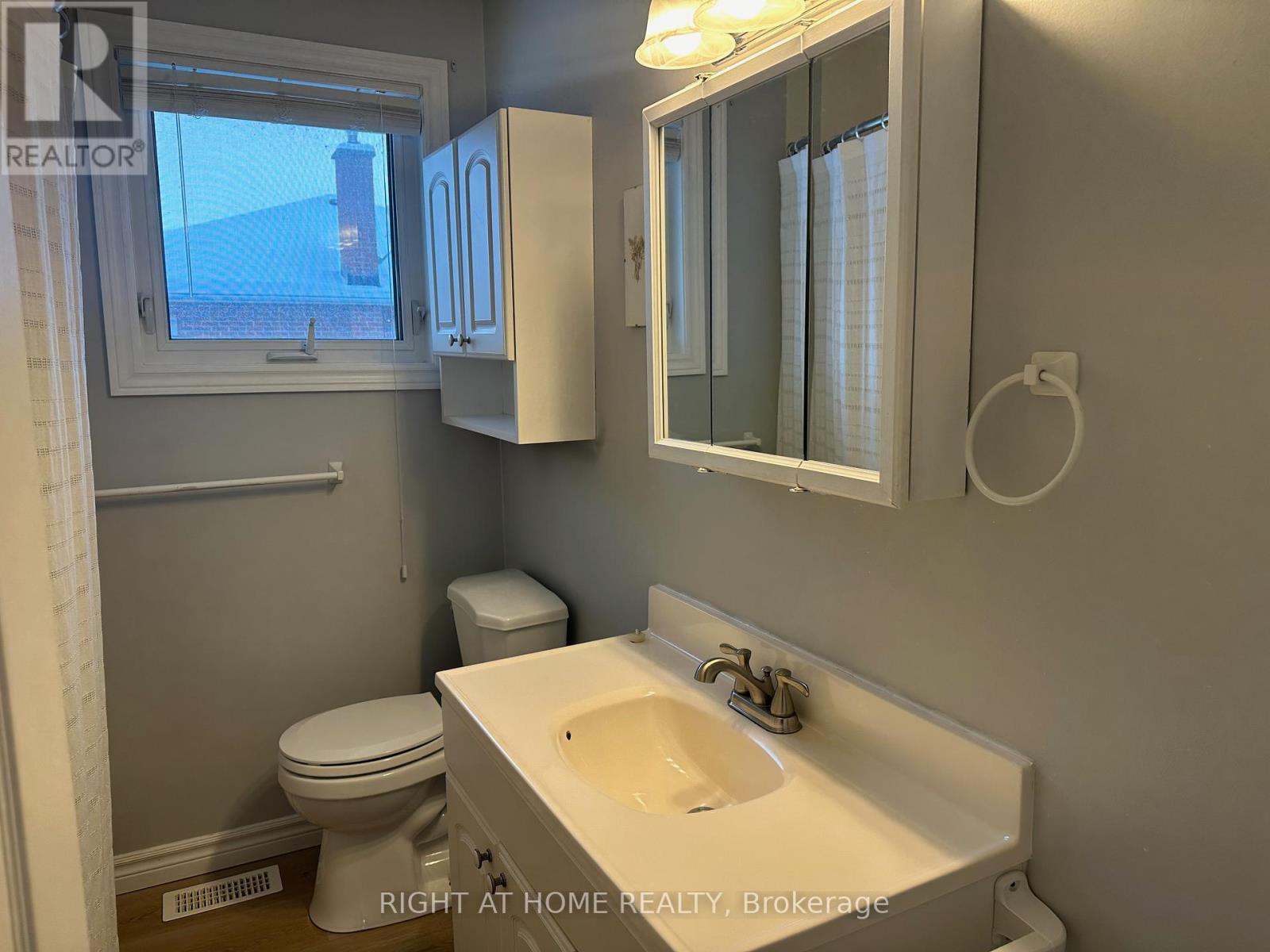 Main Floor - 5 Parkway Crescent, Clarington, Ontario  L1C 1B8 - Photo 13 - E12807830