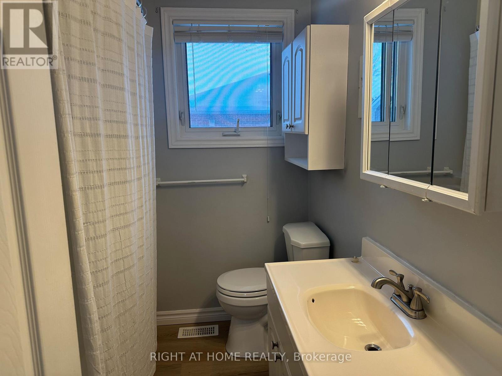 Main Floor - 5 Parkway Crescent, Clarington, Ontario  L1C 1B8 - Photo 14 - E12807830