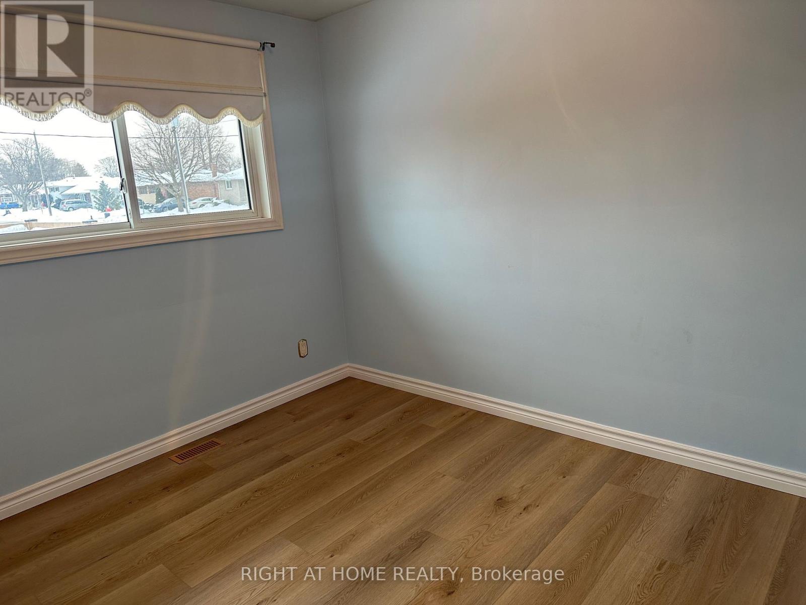 Main Floor - 5 Parkway Crescent, Clarington, Ontario  L1C 1B8 - Photo 16 - E12807830