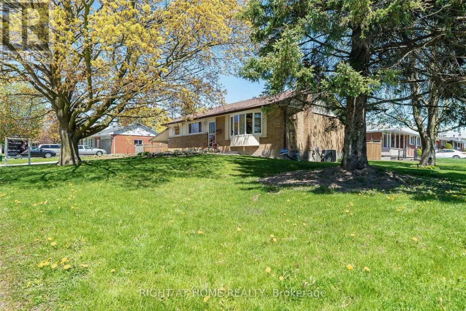 Main Floor - 5 Parkway Crescent, Clarington, Ontario  L1C 1B8 - Photo 2 - E12807830