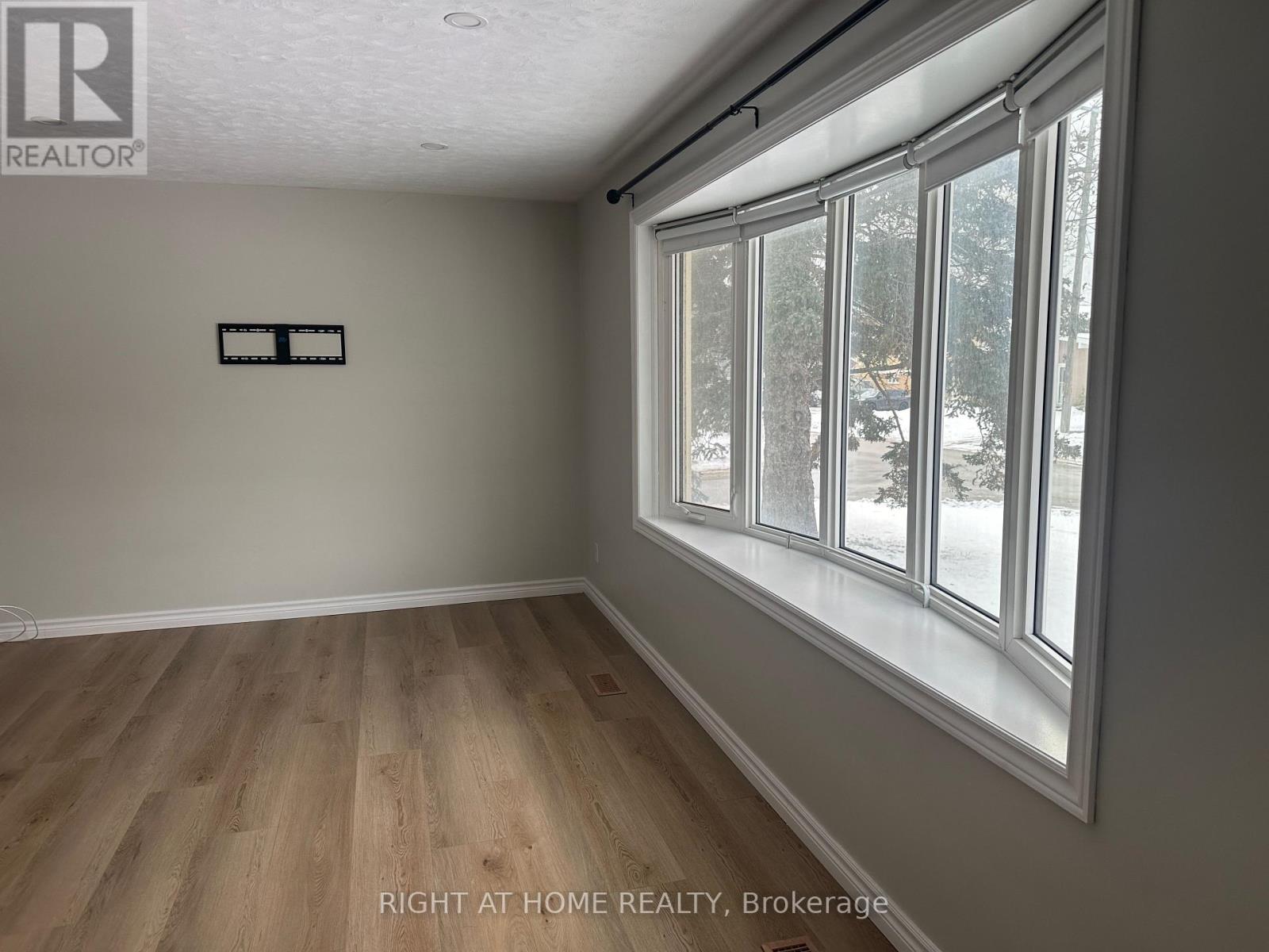 Main Floor - 5 Parkway Crescent, Clarington, Ontario  L1C 1B8 - Photo 5 - E12807830