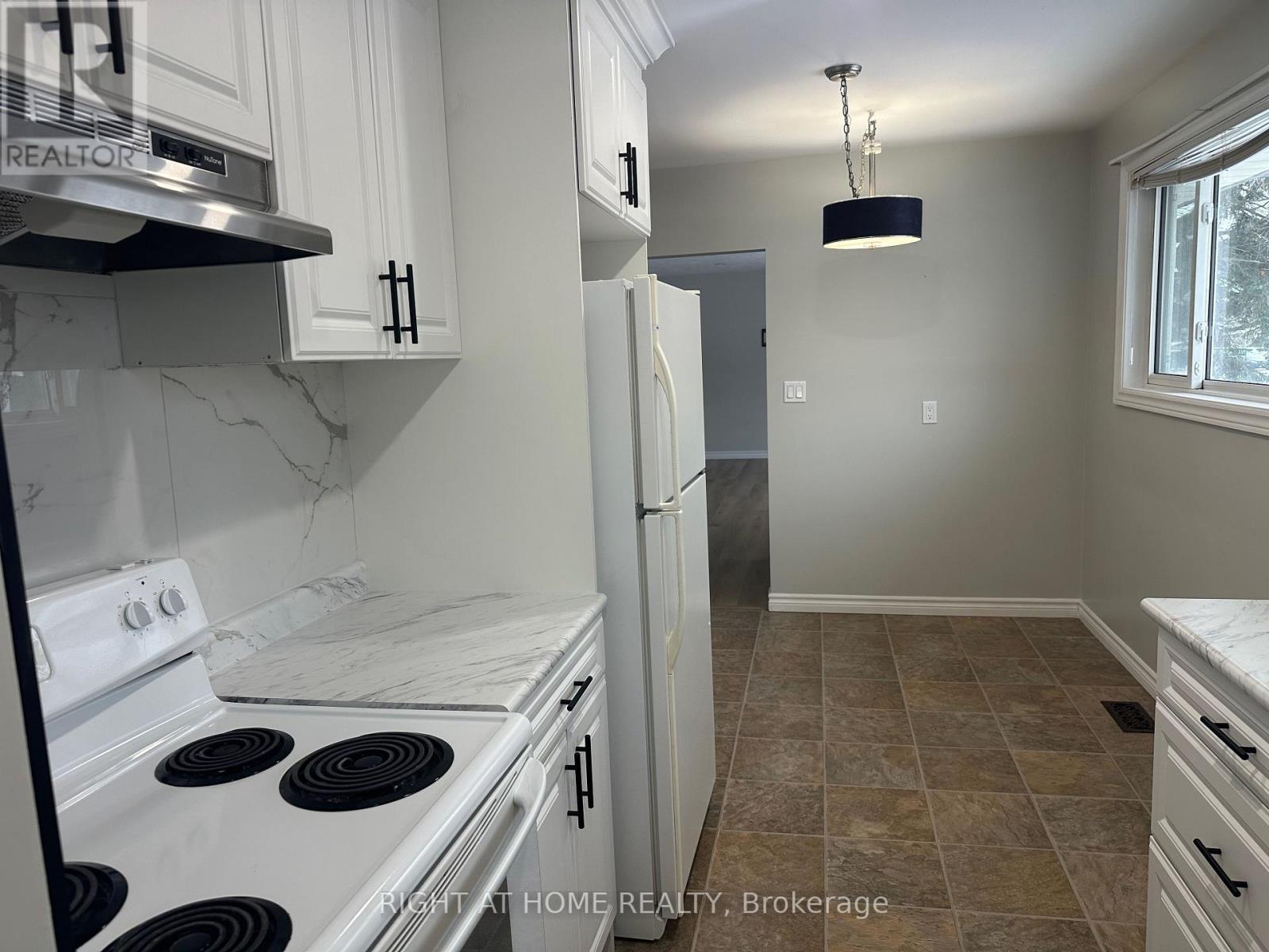 Main Floor - 5 Parkway Crescent, Clarington, Ontario  L1C 1B8 - Photo 8 - E12807830