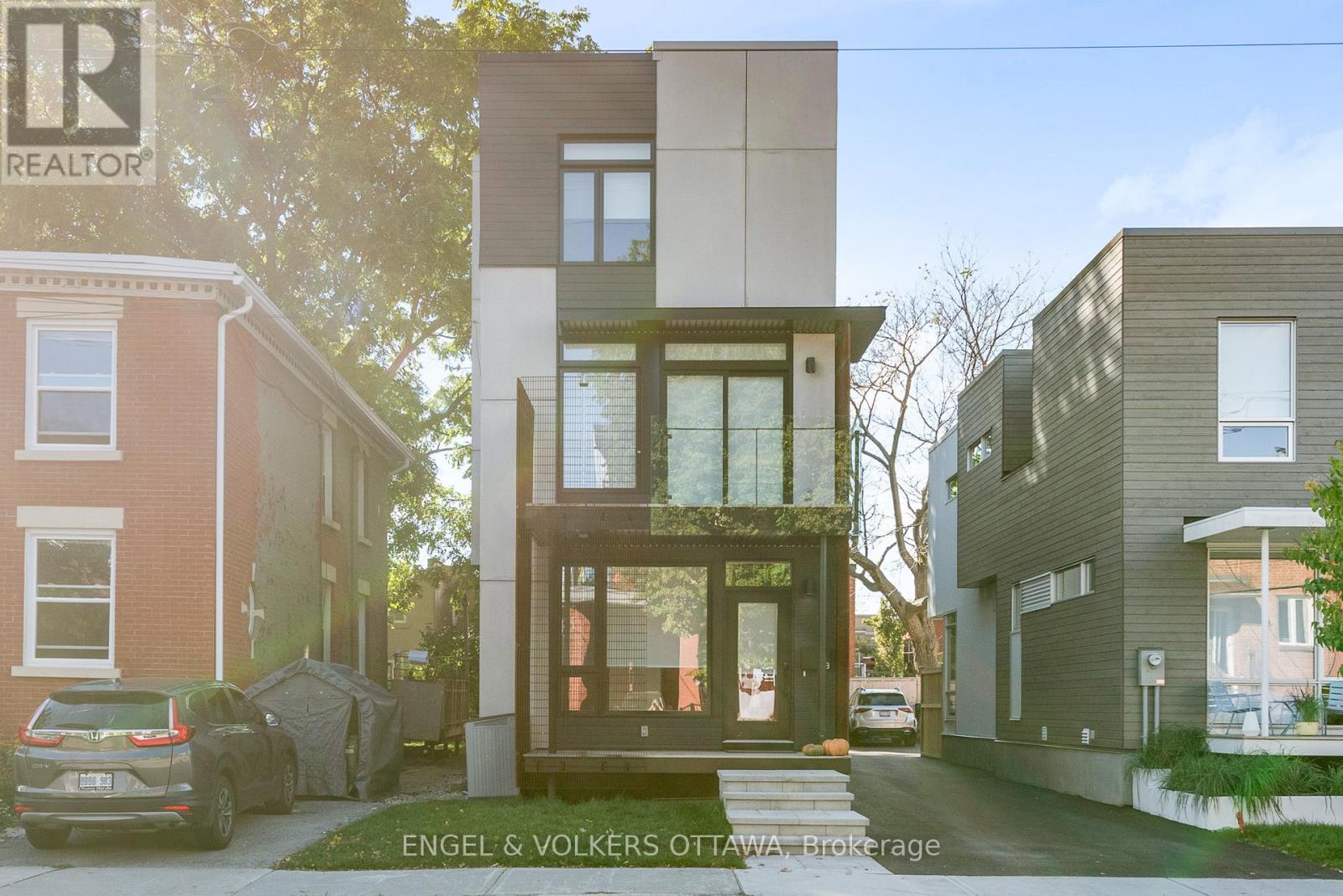 B - 90 HAMILTON AVENUE N, Ottawa, Ontario