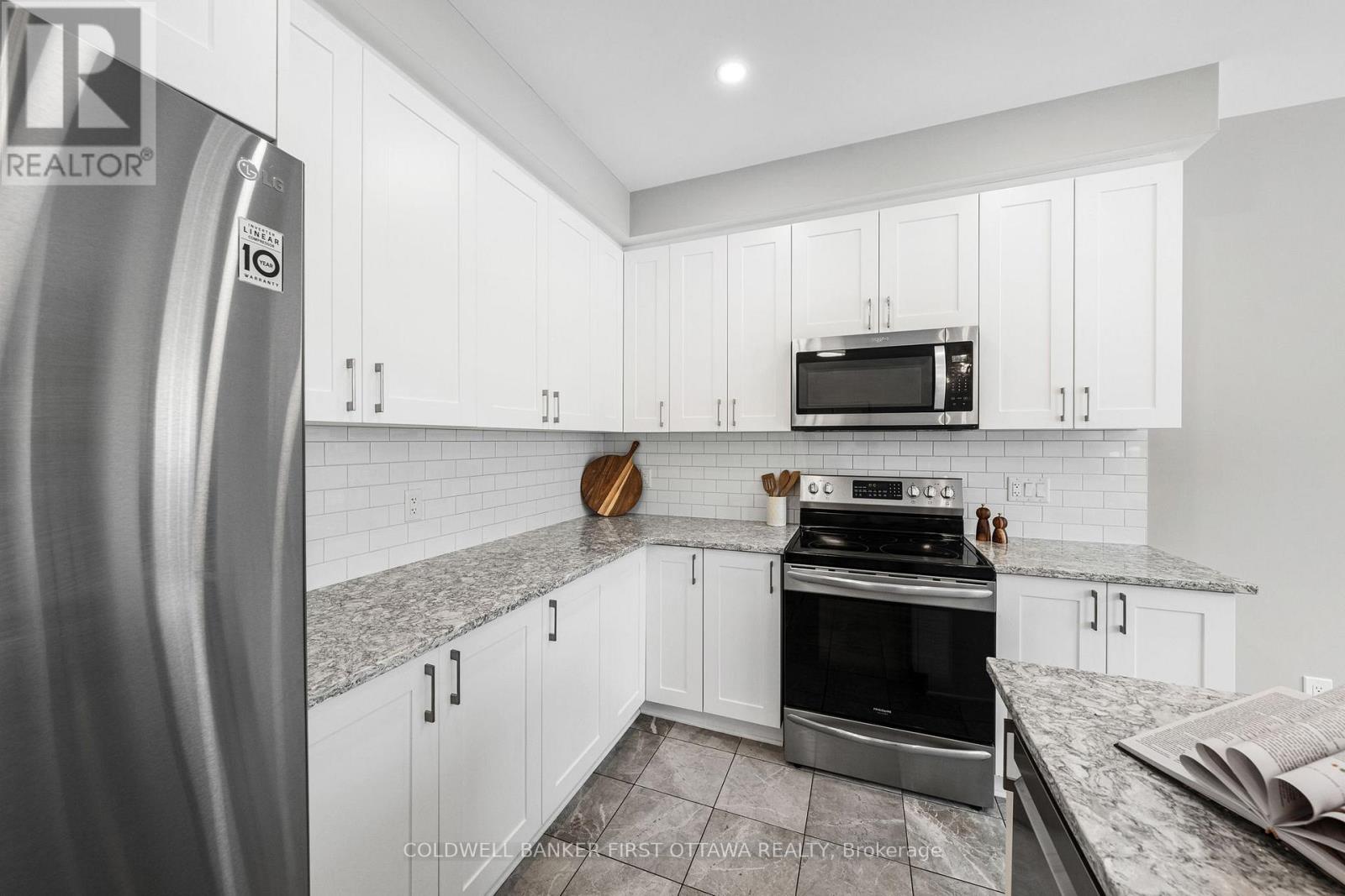 426 Warmstone Drive, Ottawa, Ontario  K2S 0W2 - Photo 14 - X12807872