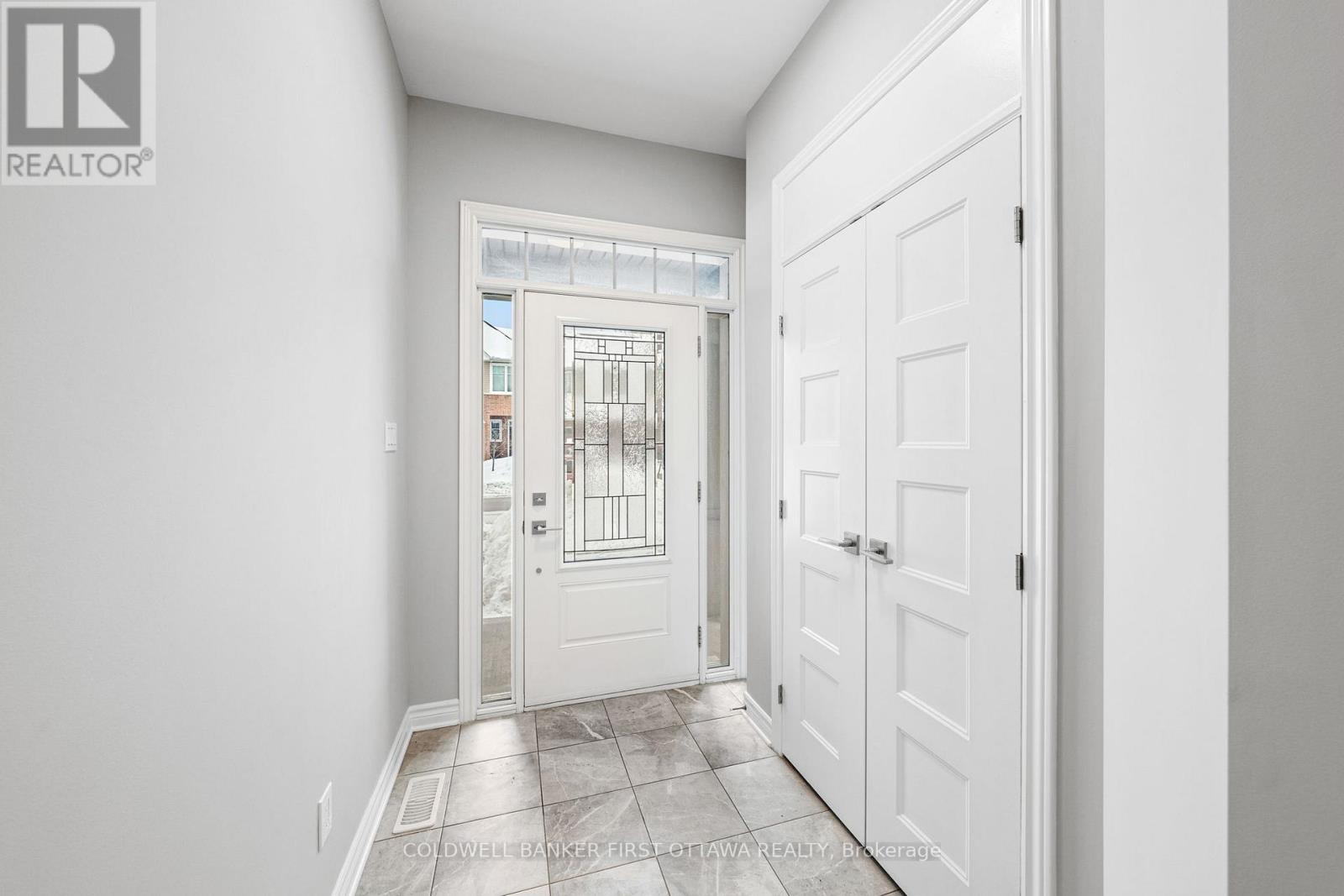 426 Warmstone Drive, Ottawa, Ontario  K2S 0W2 - Photo 3 - X12807872