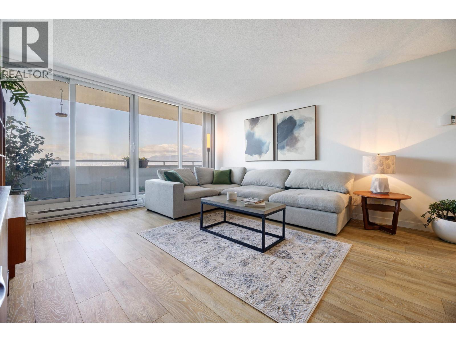 2104 5652 Patterson Avenue, Burnaby, British Columbia  V5H 4C8 - Photo 2 - R3092093