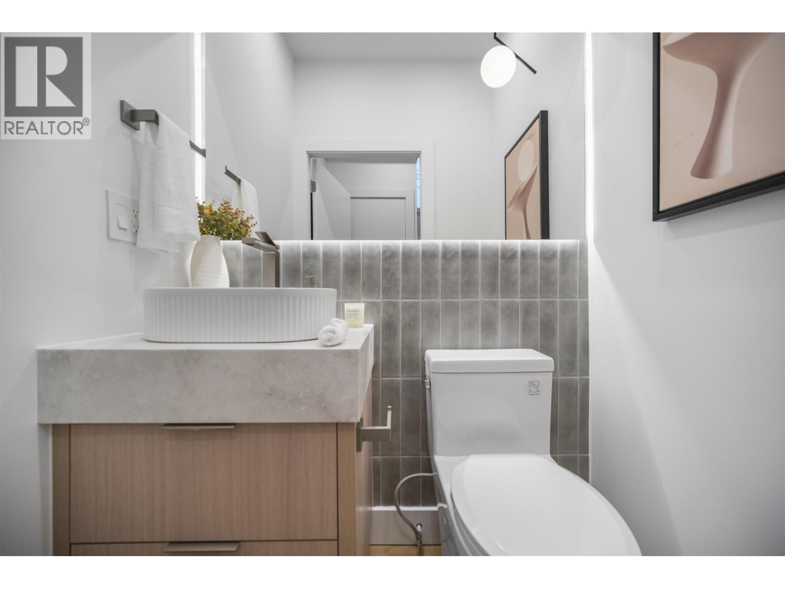 1 3623 Triumph Street, Vancouver, British Columbia  V5K 1V4 - Photo 8 - R3092096