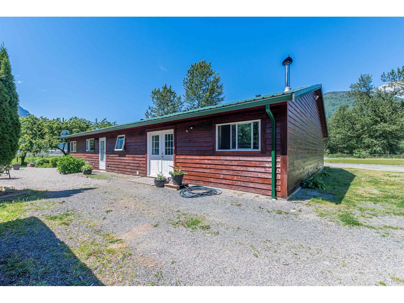 58465 Laidlaw Road, Laidlaw, Laidlaw, British Columbia  V0X 1L2 - Photo 2 - R3092028
