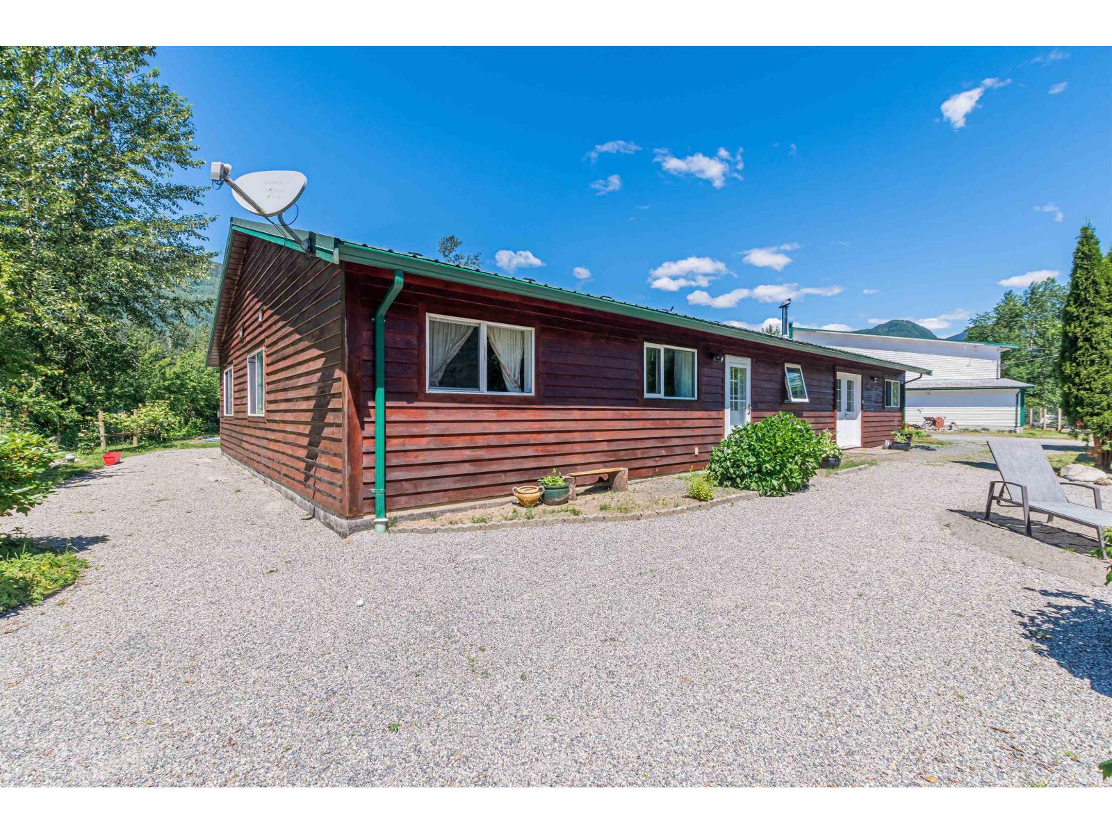 58465 Laidlaw Road, Laidlaw, Laidlaw, British Columbia  V0X 1L2 - Photo 3 - R3092028