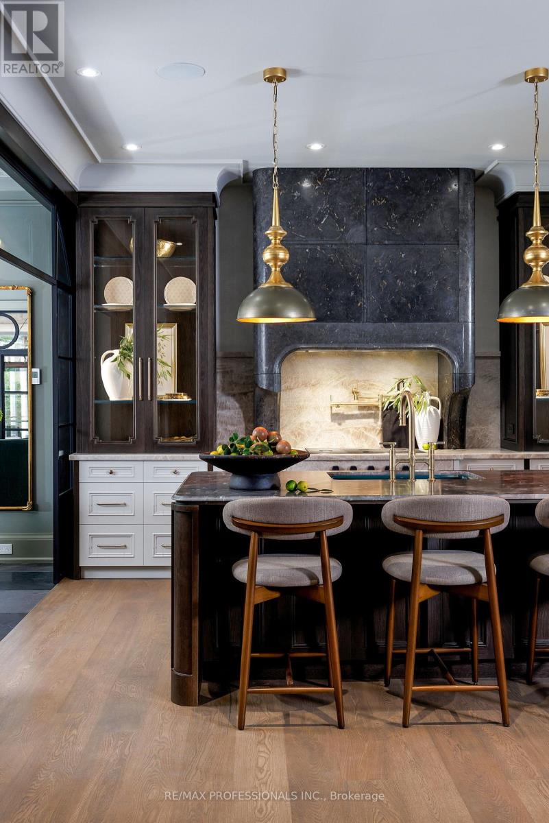 30 Dacre Crescent, Toronto, Ontario  M6S 2W1 - Photo 15 - W12807838